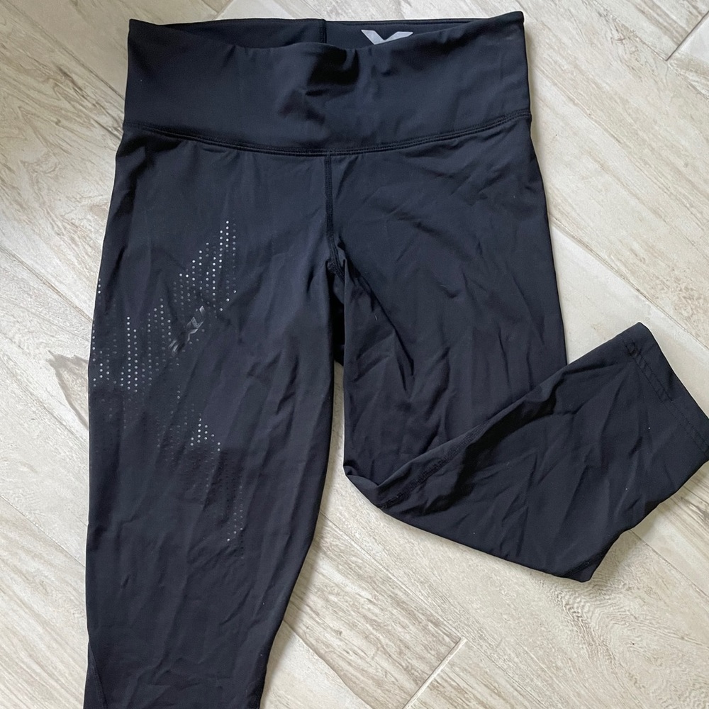 2xu Black crops. Size M.